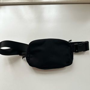 lululemon belt bag